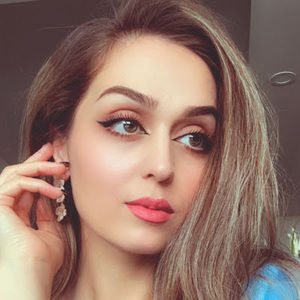 Meet your Posher, Yalda